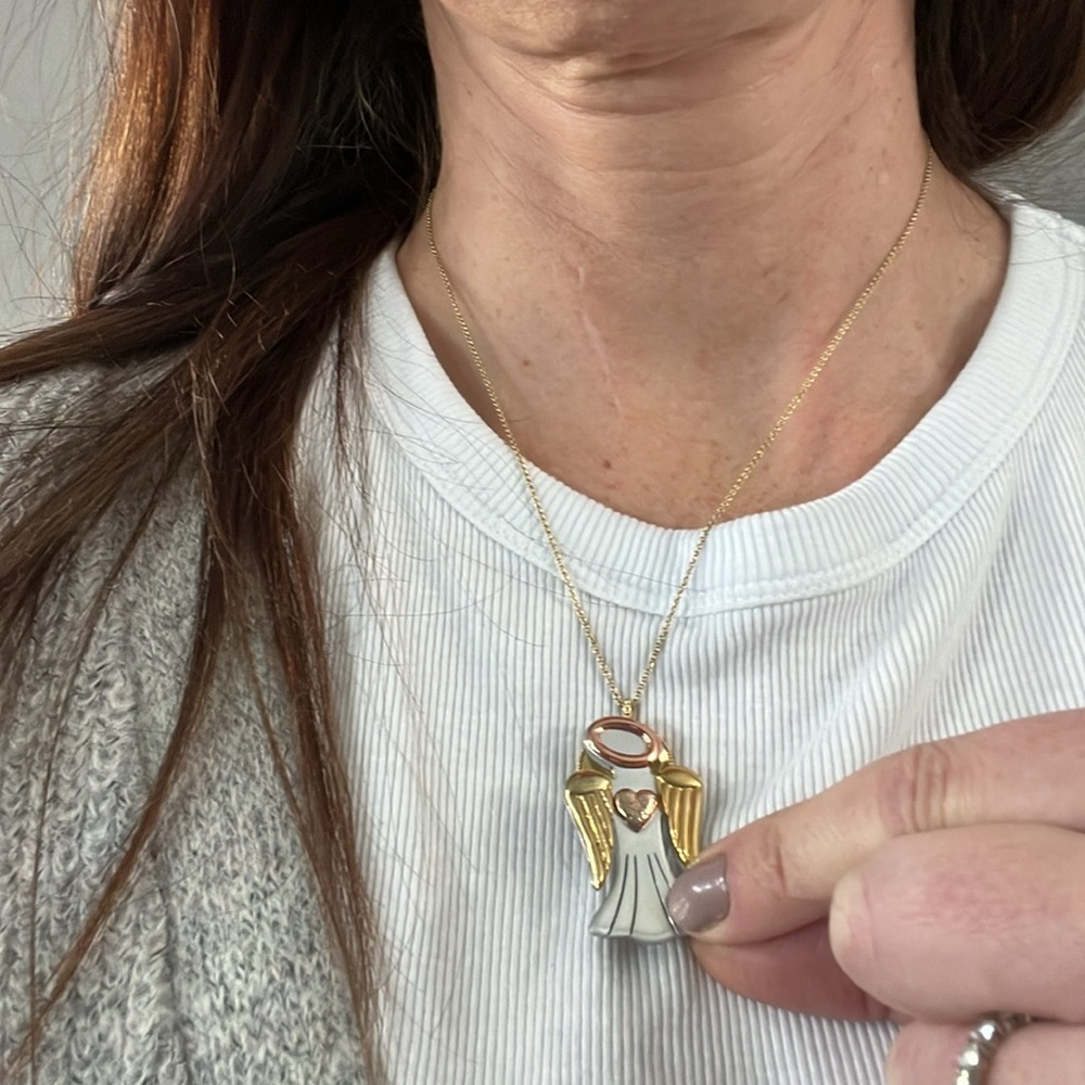 Angle broach metal pendant - Picture 3 of 3